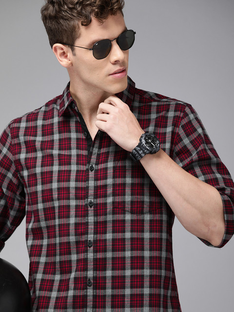 

Roadster Men Maroon & Grey Regular Fit Checked Casual Shirt