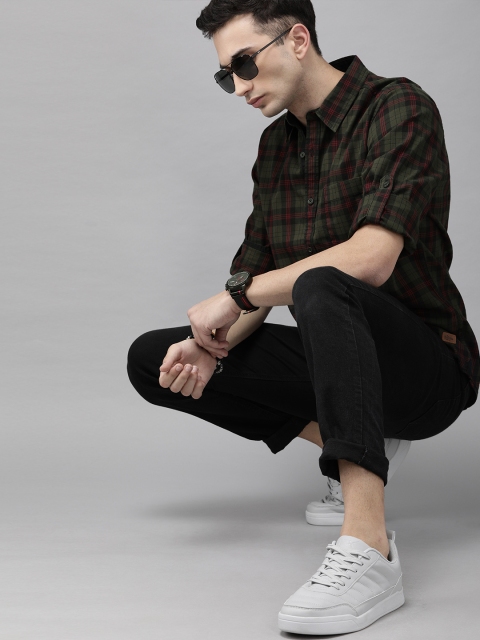 

Roadster Men Olive Green & Red Regular Fit Checked Casual Shirt