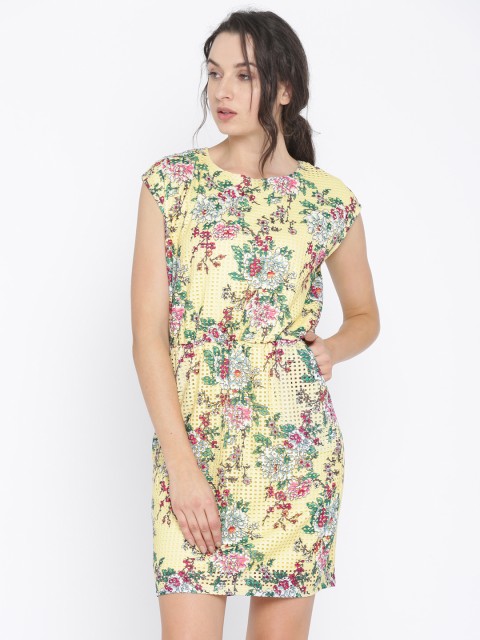 

Vero Moda Yellow Floral Print Textured Tailored Dress
