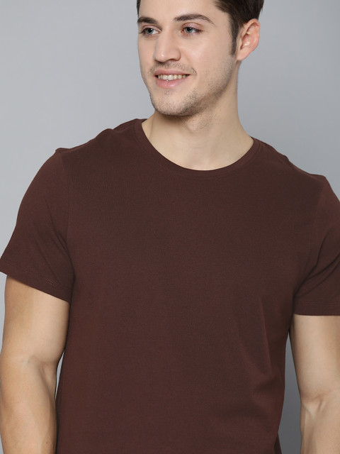 

Mast & Harbour Men Coffee Brown Solid Pure Cotton Round Neck T-shirt