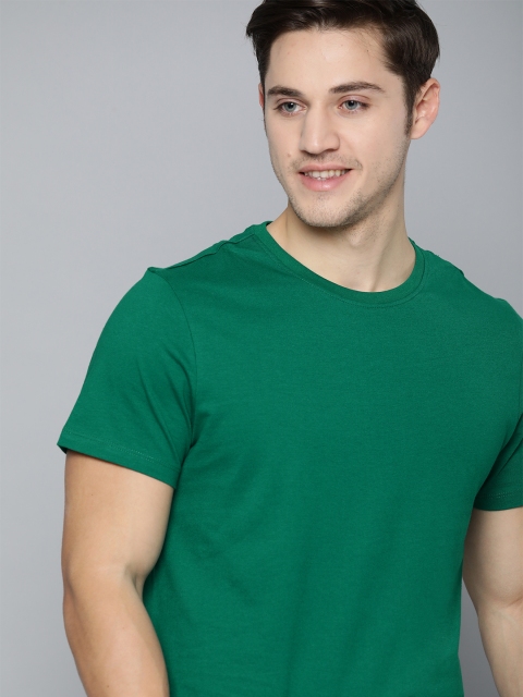 

Mast & Harbour Men Green Pure Cotton Solid Round Neck T-shirt