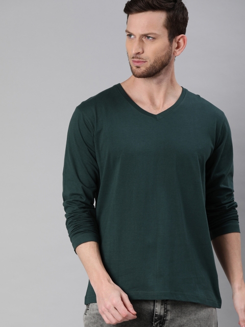 

BE AWARA Men Green Pure Cotton Solid V-Neck T-shirt