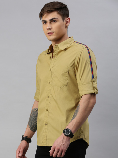 

The Roadster Lifestyle Co Men Khaki Regular Fit Solid Casual Shirt