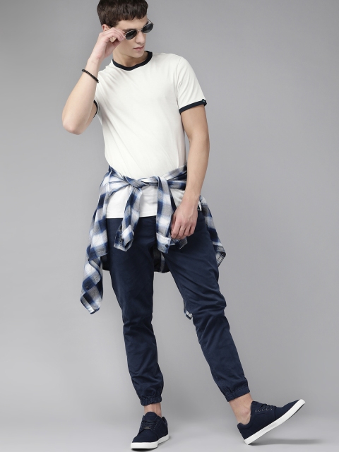 

Roadster Men White Solid Round Neck Cotton T-shirt