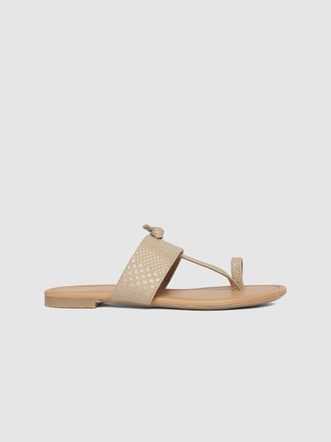 

The Roadster Lifestyle Co Women Cream-Coloured Woven Design One Toe Flats