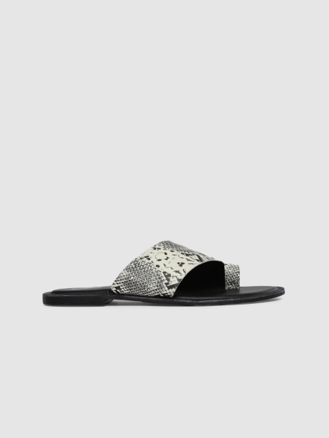 

Roadster Women Black & Off White Animal Printed One Toe Flats