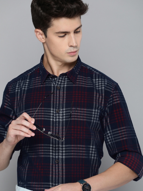

Indian Terrain Men Navy Blue & White Slim Fit Checked Casual Shirt