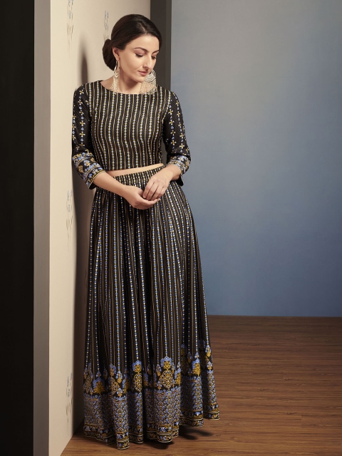 

House of Pataudi Women Black Floral Printed Top with Skirt