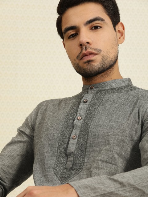

House of Pataudi Men Grey Solid Authentic Hand Embroidered Chikankari kurta