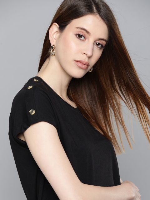 

Chemistry Women Black Solid Round Neck T-shirt
