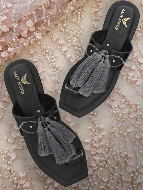 

AADY AUSTIN Women Black Solid One Toe Flats
