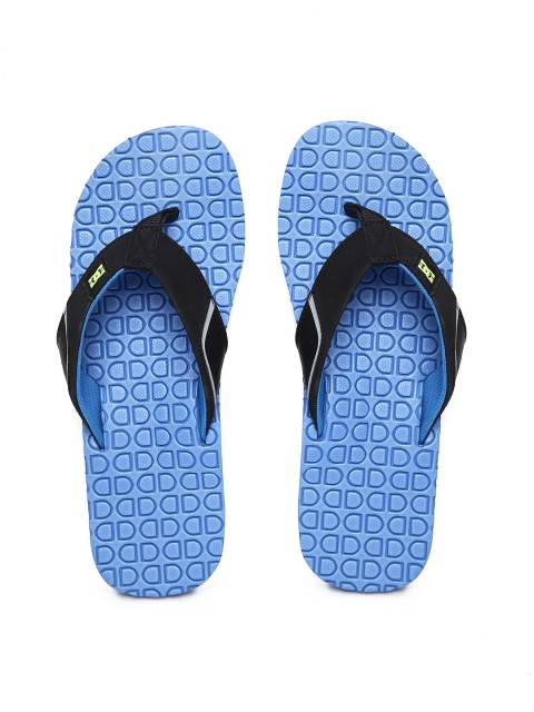 

DC Men Black & Blue Textured Flip-Flops