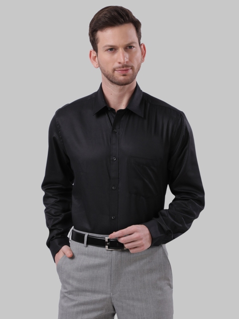 

Next Look Men Black Regular Fit Solid Casual Shirt