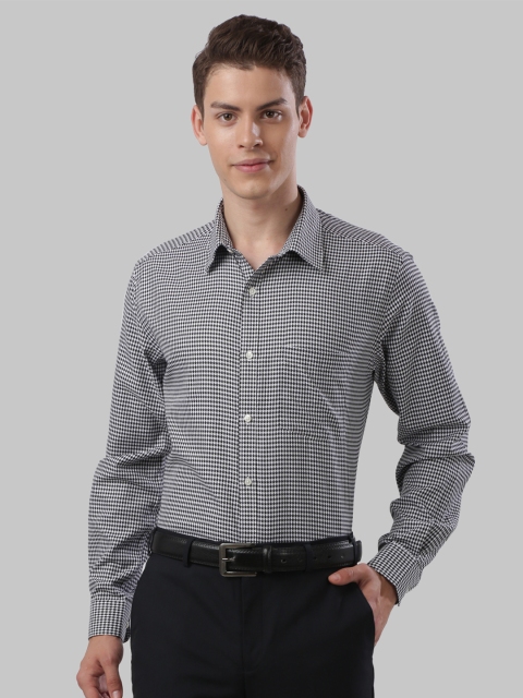

Next Look Men Black Regular Fit Checked Casual Shirt