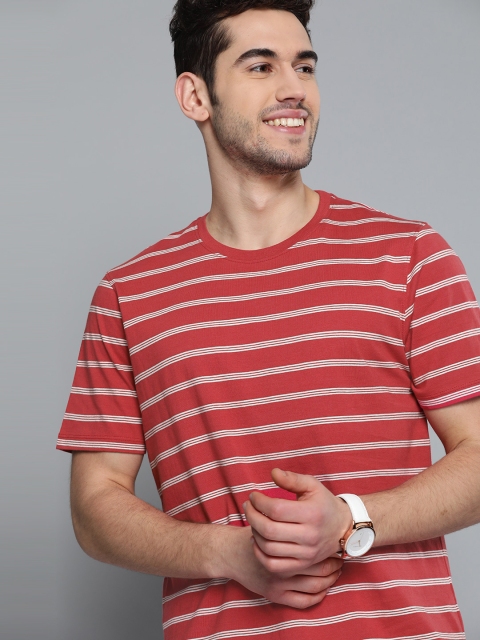 

Mast & Harbour Men Red & White Striped Round Neck T-shirt