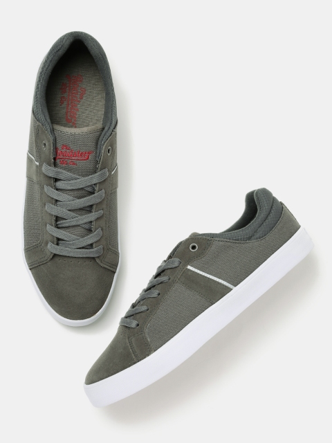 

Roadster Men Grey Sneakers