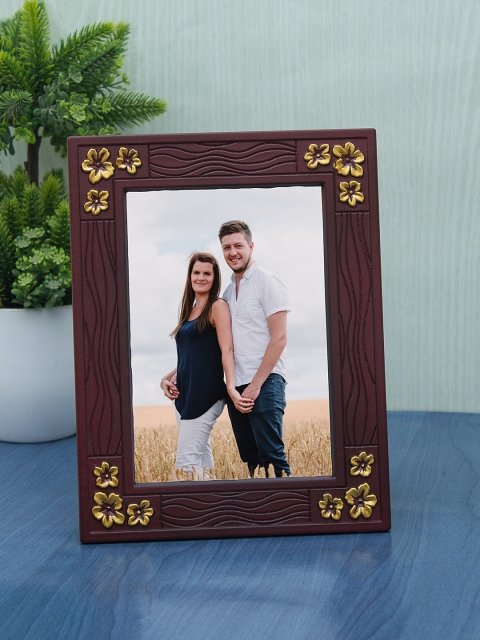 

WISHTANK Maroon & Gold Coloured Textured Table Top Photo Frame
