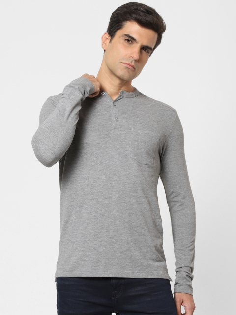 

SELECTED Men Grey Solid Henley Neck T-shirt with Pockets