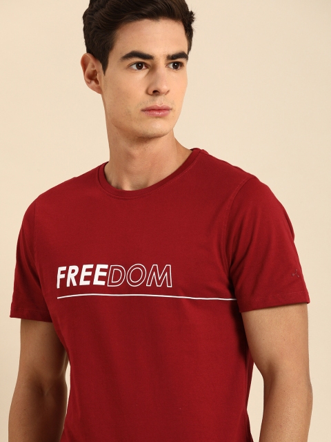 

ether Men Red Solid Round Neck T-shirt With Printed Detailing