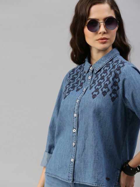 

Roadster Women Blue Regular Fit Printed Casual Shirt