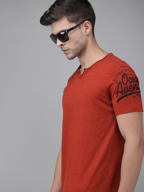 

SPYKAR Men Brick Red Placement Print Round Neck Pure Cotton T-shirt