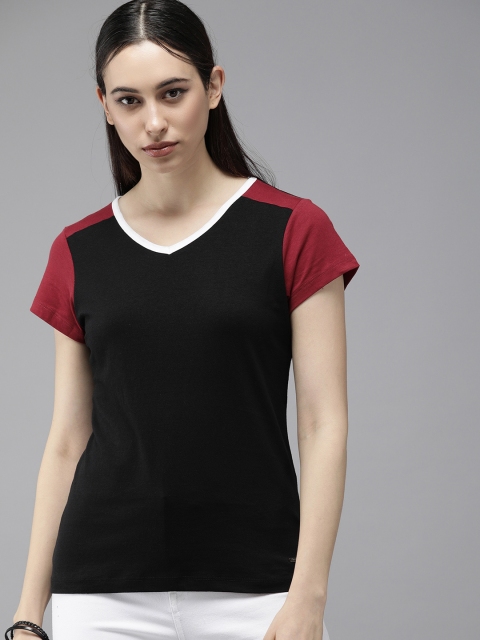 

The Roadster Lifestyle Co Women Black Contrast Sleeves T-shirt