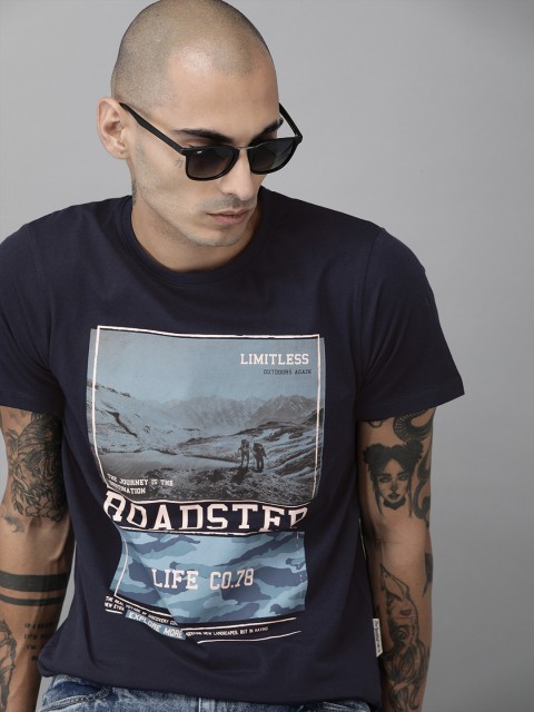 

Roadster Men Blue Graphic Printed Round Neck Pure Cotton T-shirt