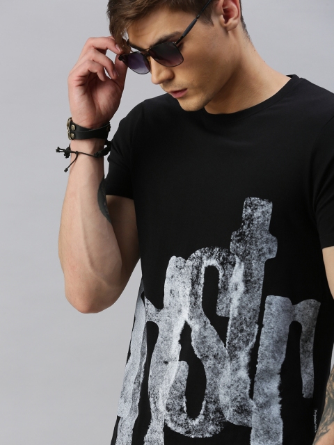 

Roadster Men Black Printed Round Neck T-shirt