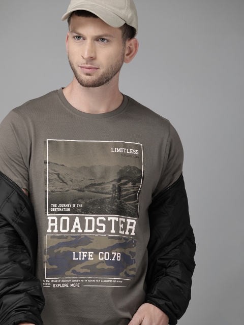 

Roadster Men Grey & White Graphic Printed Round Neck T-shirt