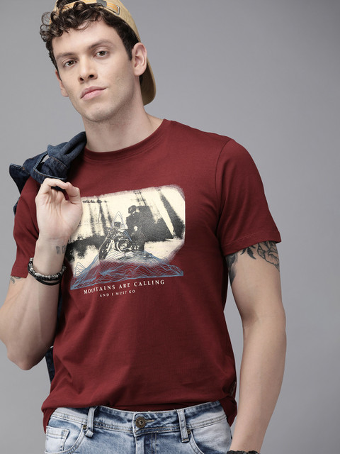 

The Roadster Lifestyle Co Men Maroon Graphic Printed Round Neck Pure Cotton T-shirt