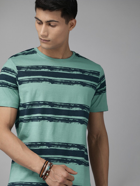 

Roadster Men Blue Striped Round Neck T-shirt