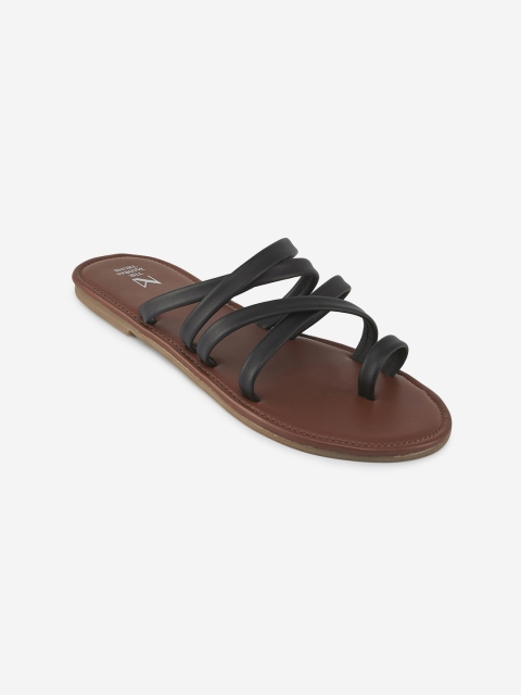 

THE MADRAS TRUNK Women Black Solid Leather One Toe Flats