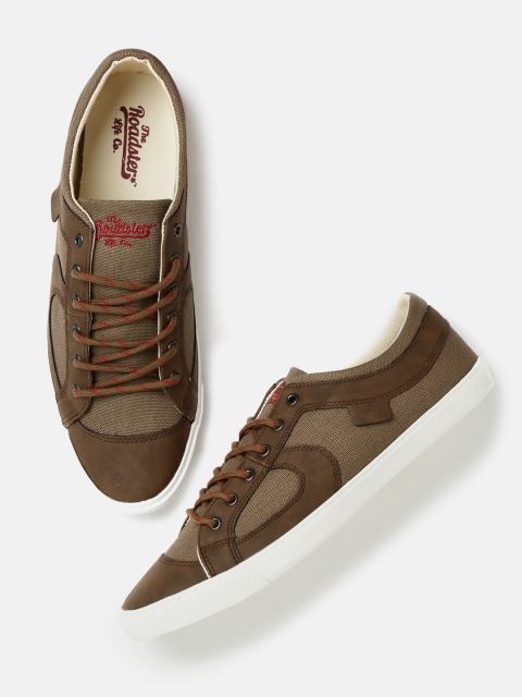 

Roadster Men Brown Sneakers
