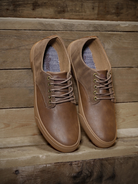 

Roadster Men Brown Sneakers