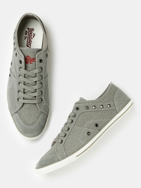 

Roadster Men Grey Sneakers