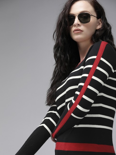 

The Roadster Lifestyle Co Women Black & White Striped Round Neck T-shirt