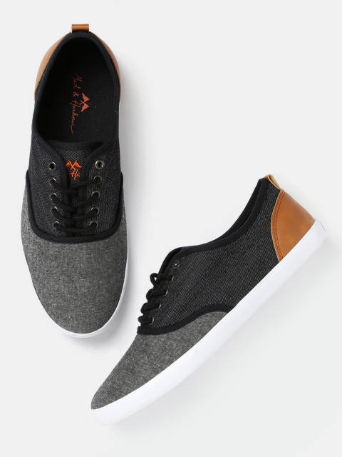 

Mast & Harbour Men Black & Grey Colourblocked Sneakers