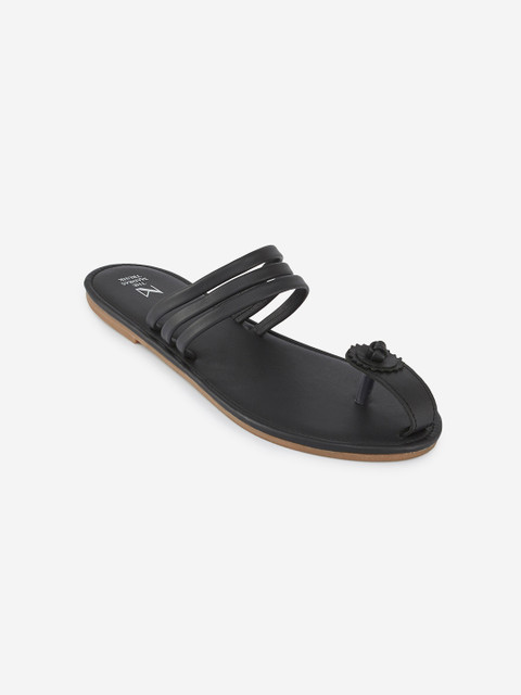 

THE MADRAS TRUNK Women Black Solid Leather One Toe Flats