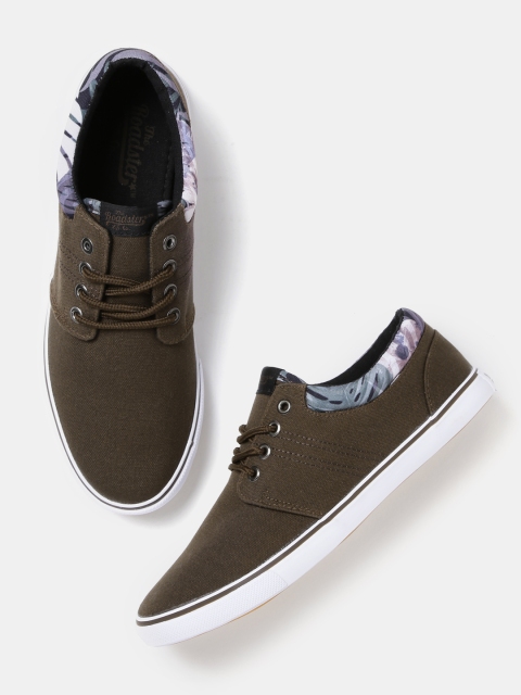

Roadster Men Brown Sneakers