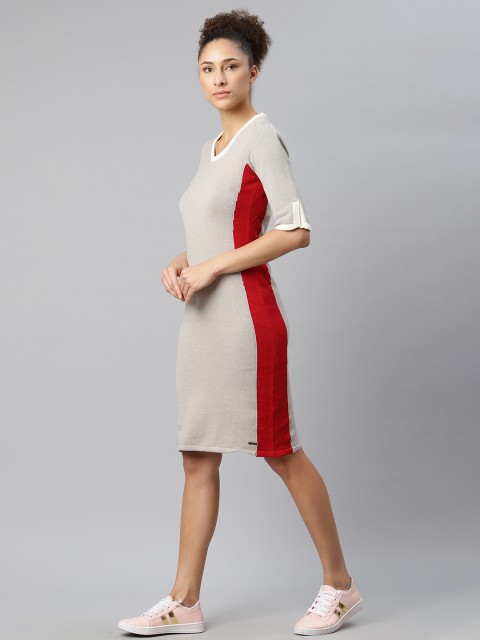 

The Roadster Lifestyle Co Grey Solid Sheath Dress