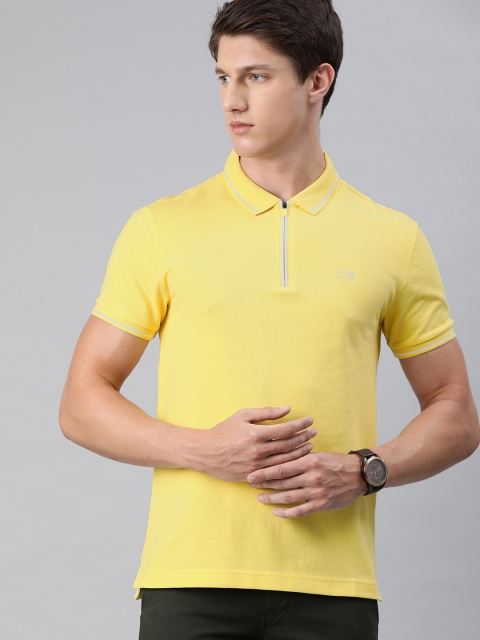 

Levis Men Yellow Solid Polo Collar Pure Cotton T-shirt with Tipping Detail