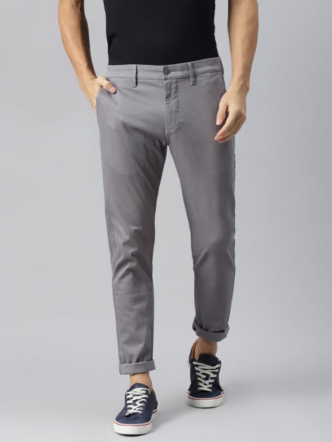 

Levis Men Grey Tapered Fit Chinos Trousers