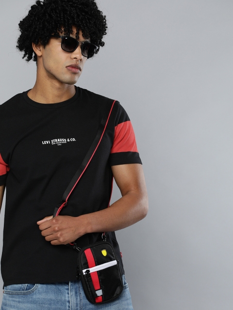 

Levis Men Black Colourblocked Round Neck T-shirt