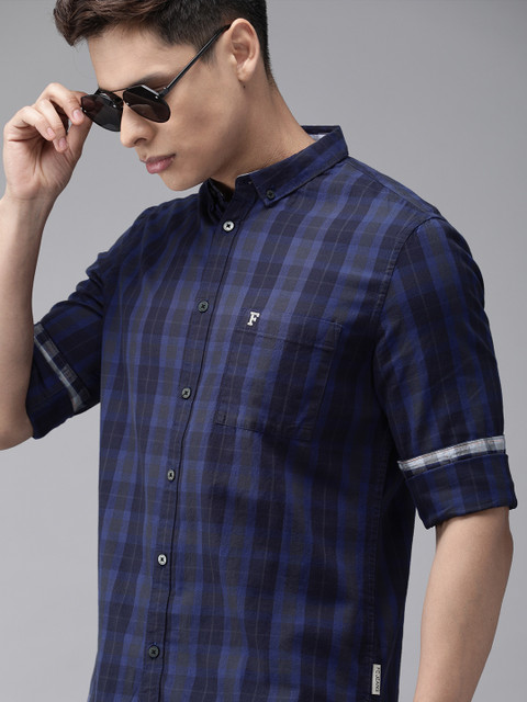 

French Connection Men Navy Blue & Grey Slim Fit Checked Casual Shirt