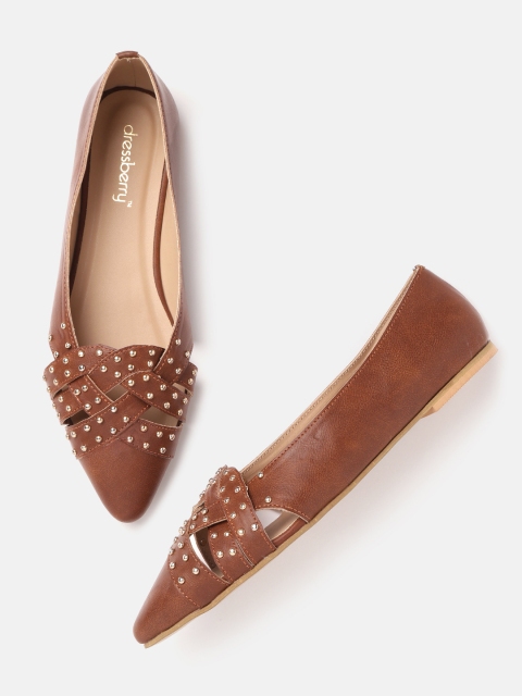 

DressBerry Women Brown & Gold-Toned Criss-Cross Studded Ballerinas