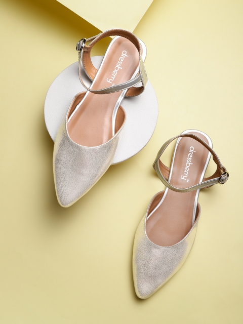 

DressBerry Women Silver-Toned Solid Flats