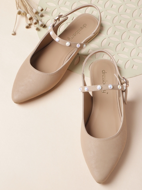 

DressBerry Women Beige Solid Mules