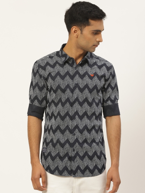 

RED & BLUE Men Navy Blue & White Chevron Print Slim Fit Casual Shirt