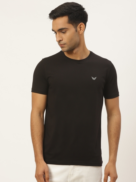 

RED & BLUE Men Black Solid Round Neck T-shirt