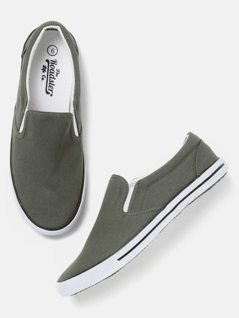 

Roadster Men Grey Loafers